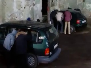 روسی, در کونی, جوراب ساق بلند داد خودش یک پسر مجلات تصویری سکسی جوان در صندلی