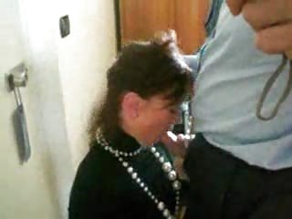 ورزشی پسر جوان در اتاق خواب داستان جدید ولما